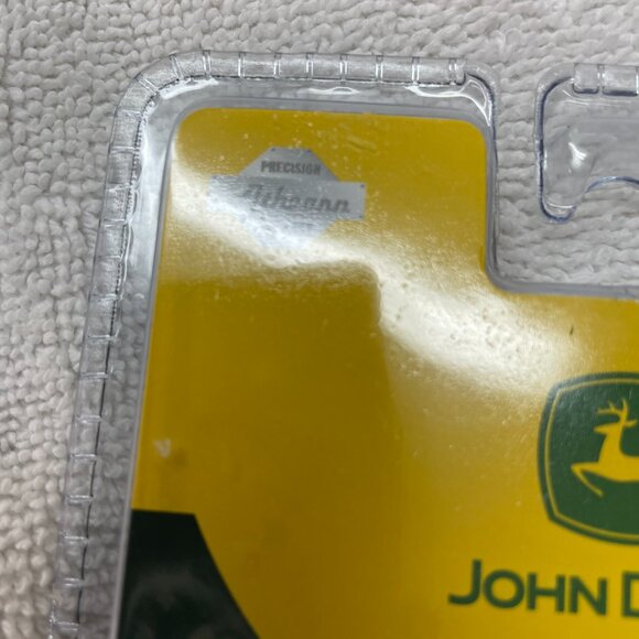 John Deere Model D Tractor 1:87 Scale - Picture 2 of 4